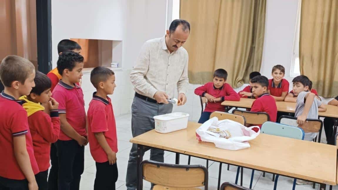 ÖĞRENCİLERİMİZE DONDURMA İKRAMINDA BULUNDUK